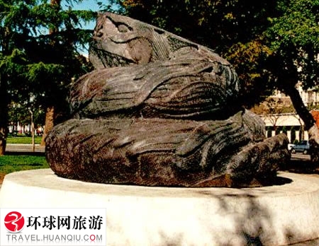 这是一个羽蛇神的雕像